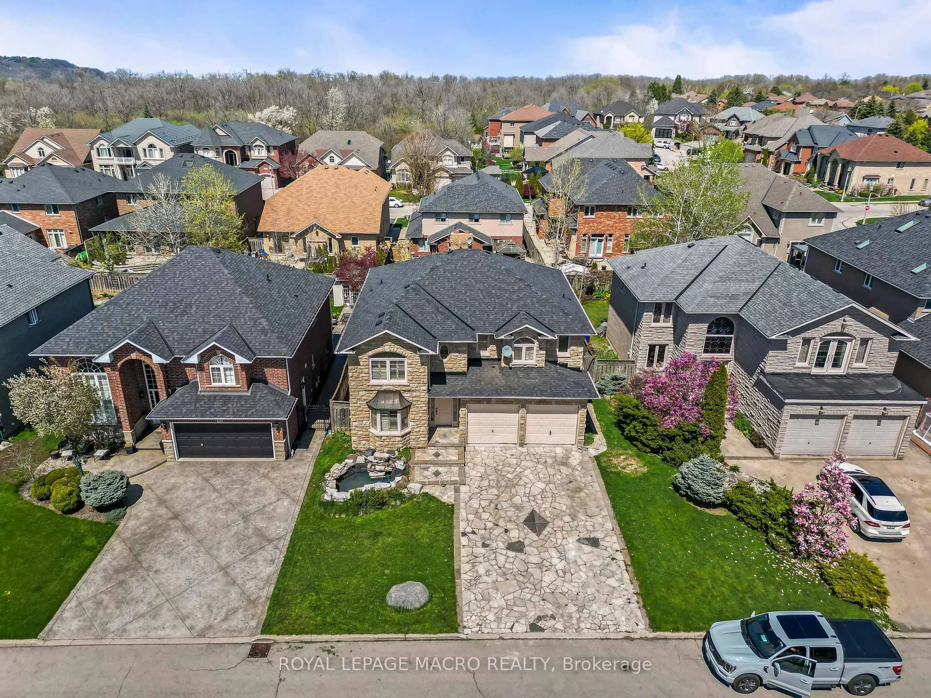 Photo 8 of 44 Davis Crescent, Hamilton, Stoney Creek Mountain — HOMEH