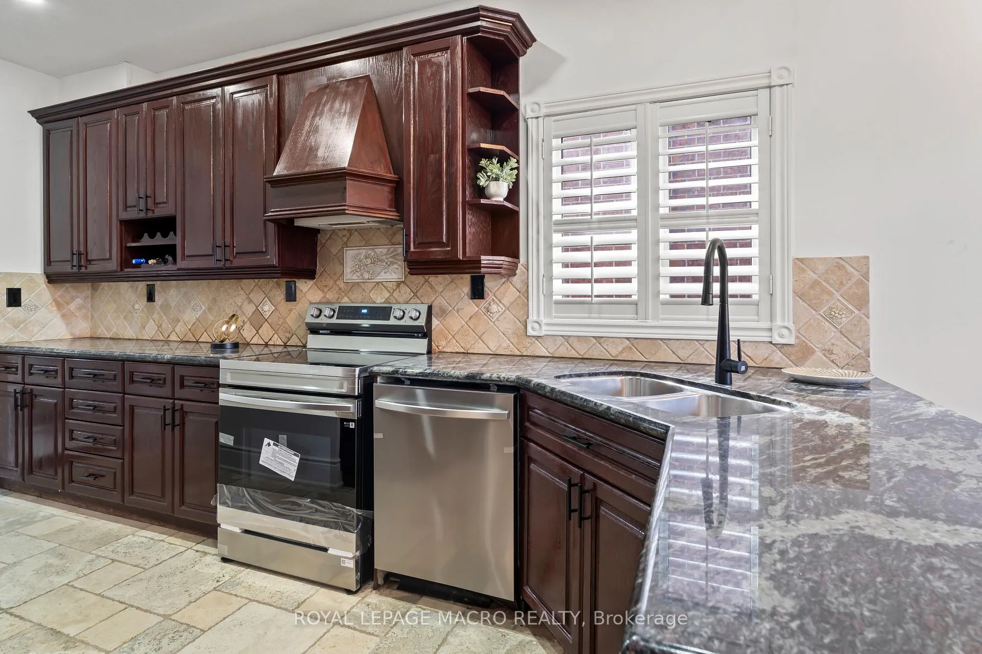 Photo 22 of 44 Davis Crescent, Hamilton, Stoney Creek Mountain — HOMEH