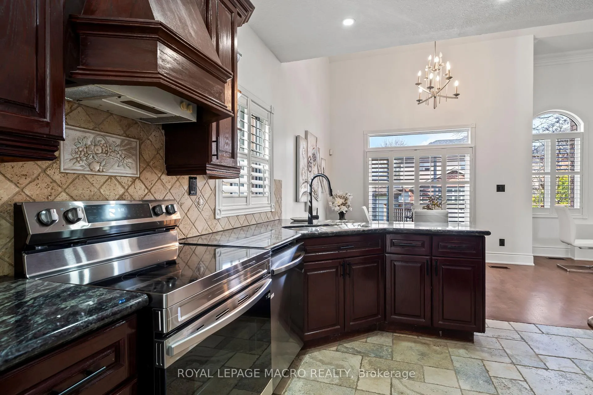 Photo 24 of 44 Davis Crescent, Hamilton, Stoney Creek Mountain — HOMEH