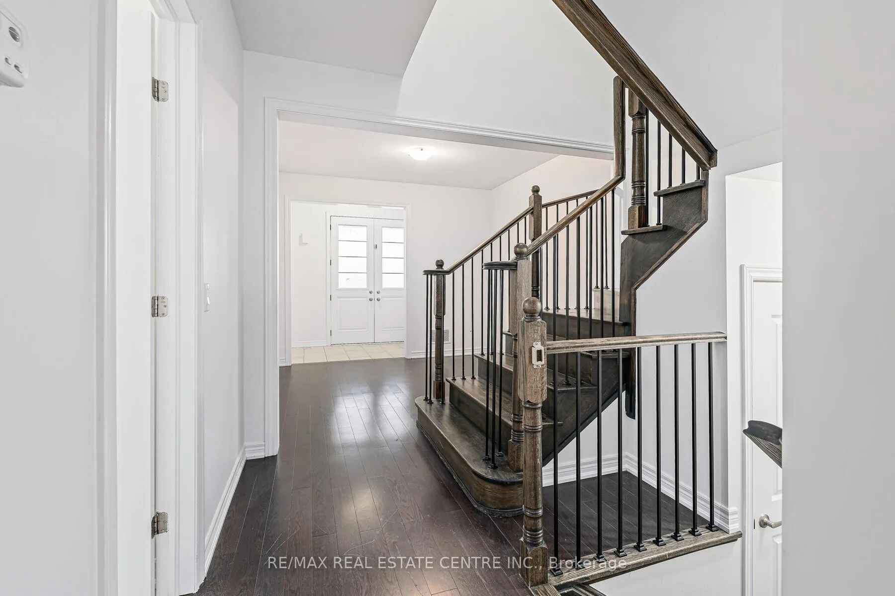Photo 4 of 12 Heming Trail, Hamilton, Ancaster — HOMEH