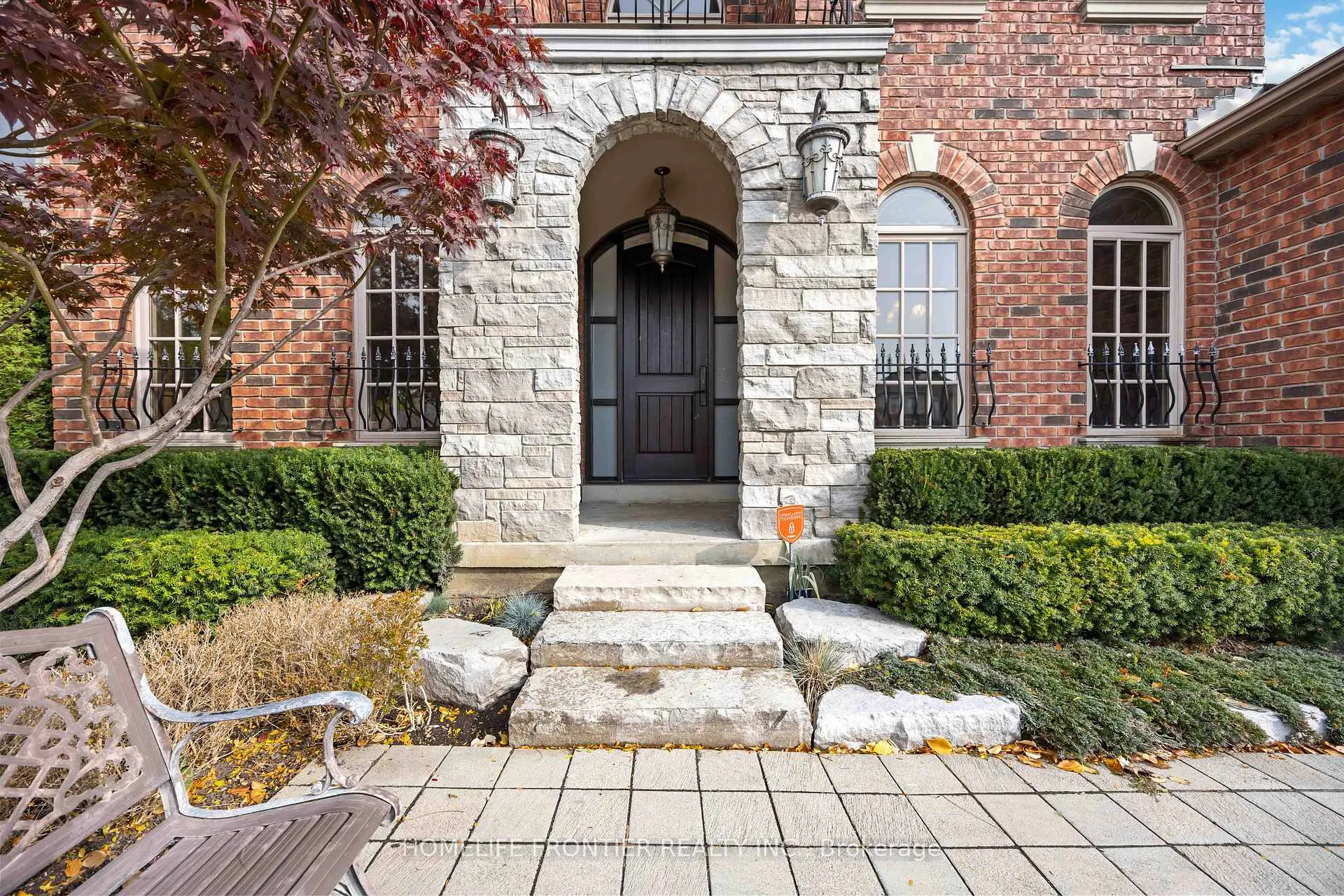 Photo 4 of 192 Kimber Crescent W, Vaughan, East Woodbridge — HOMEH