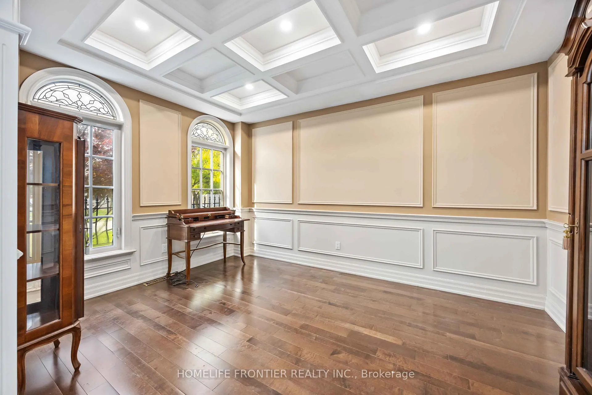 Photo 7 of 192 Kimber Crescent W, Vaughan, East Woodbridge — HOMEH