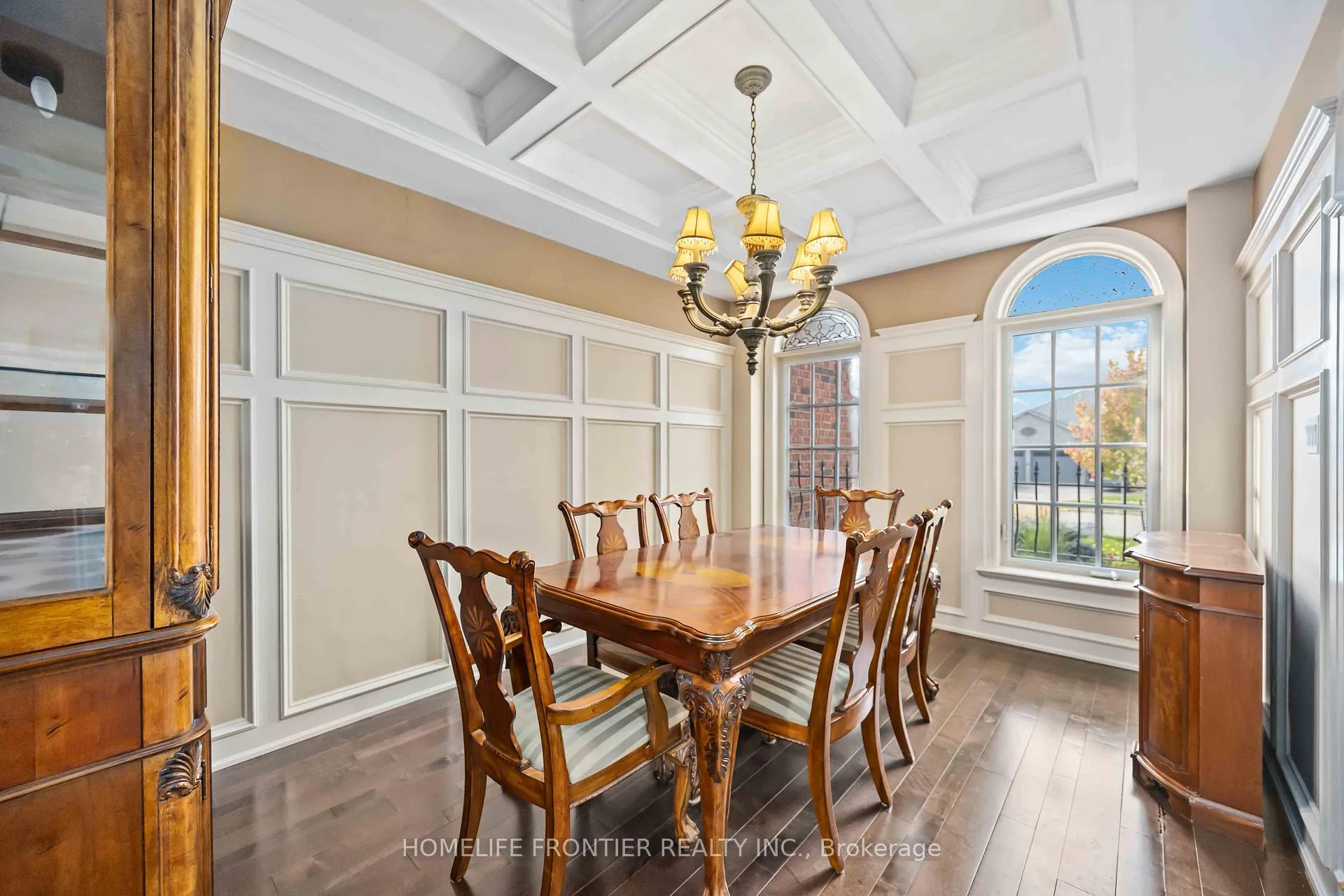 Photo 8 of 192 Kimber Crescent W, Vaughan, East Woodbridge — HOMEH