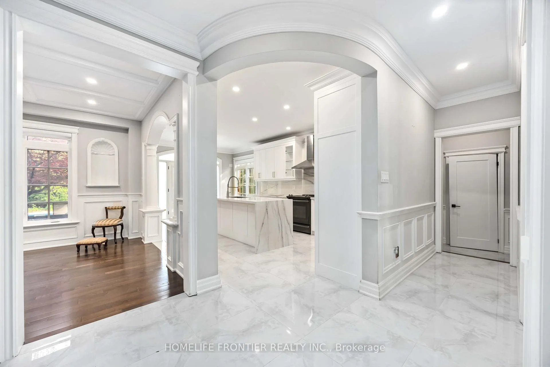 Photo 11 of 192 Kimber Crescent W, Vaughan, East Woodbridge — HOMEH