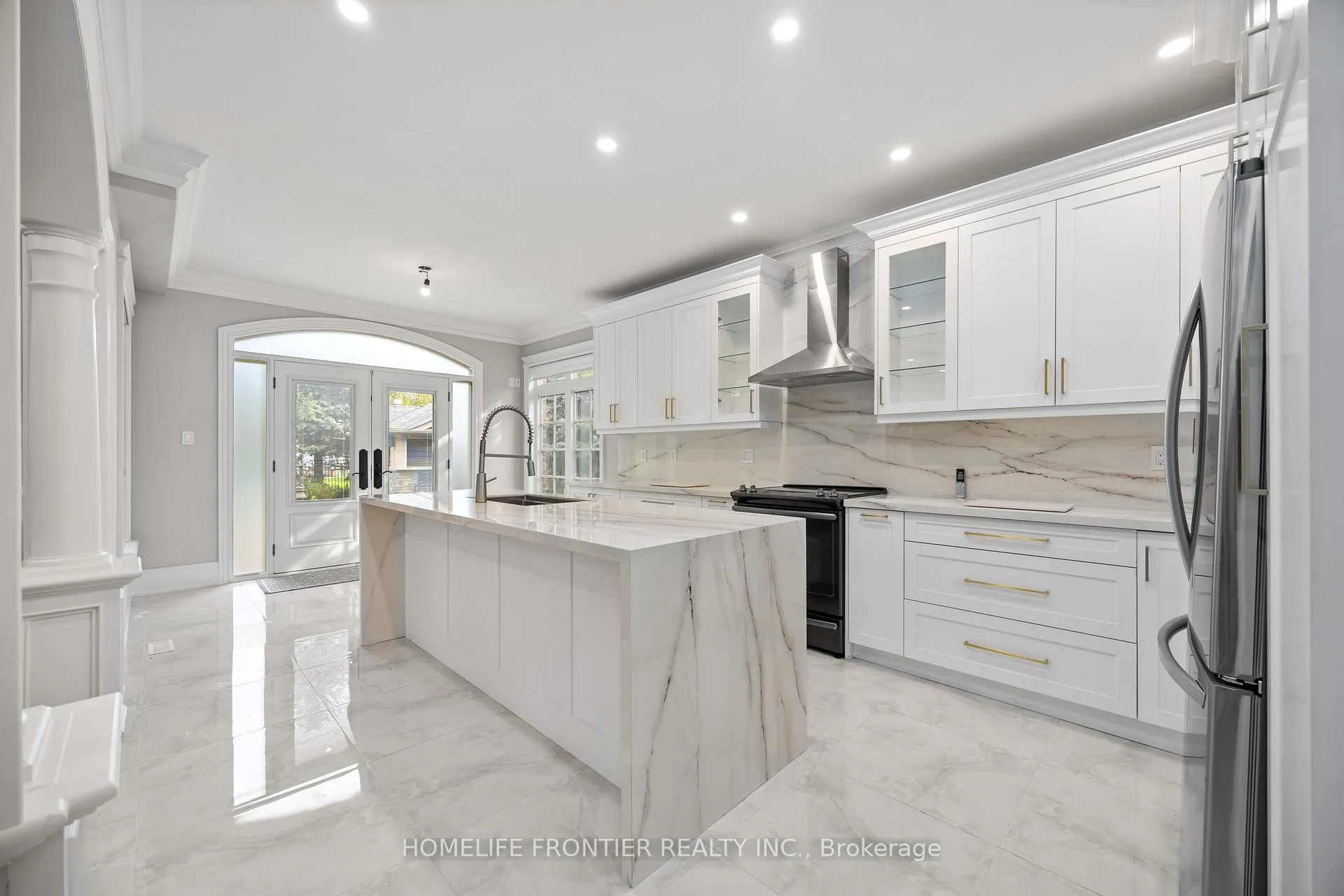 Photo 12 of 192 Kimber Crescent W, Vaughan, East Woodbridge — HOMEH