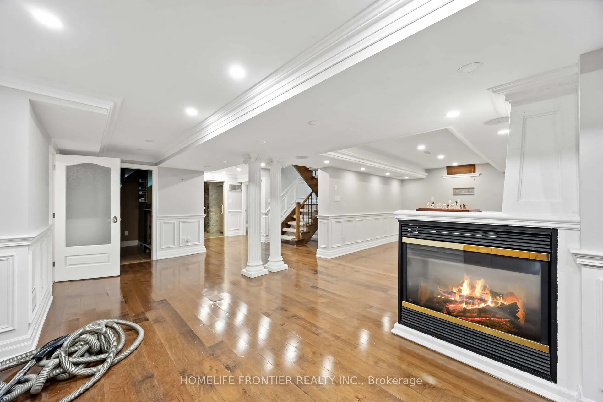 Photo 20 of 192 Kimber Crescent W, Vaughan, East Woodbridge — HOMEH