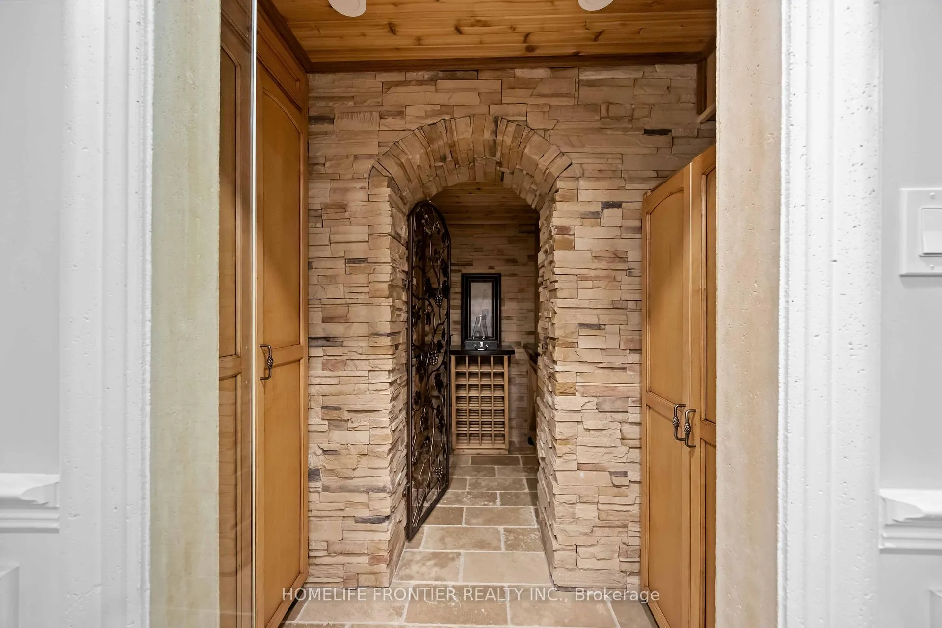 Photo 23 of 192 Kimber Crescent W, Vaughan, East Woodbridge — HOMEH