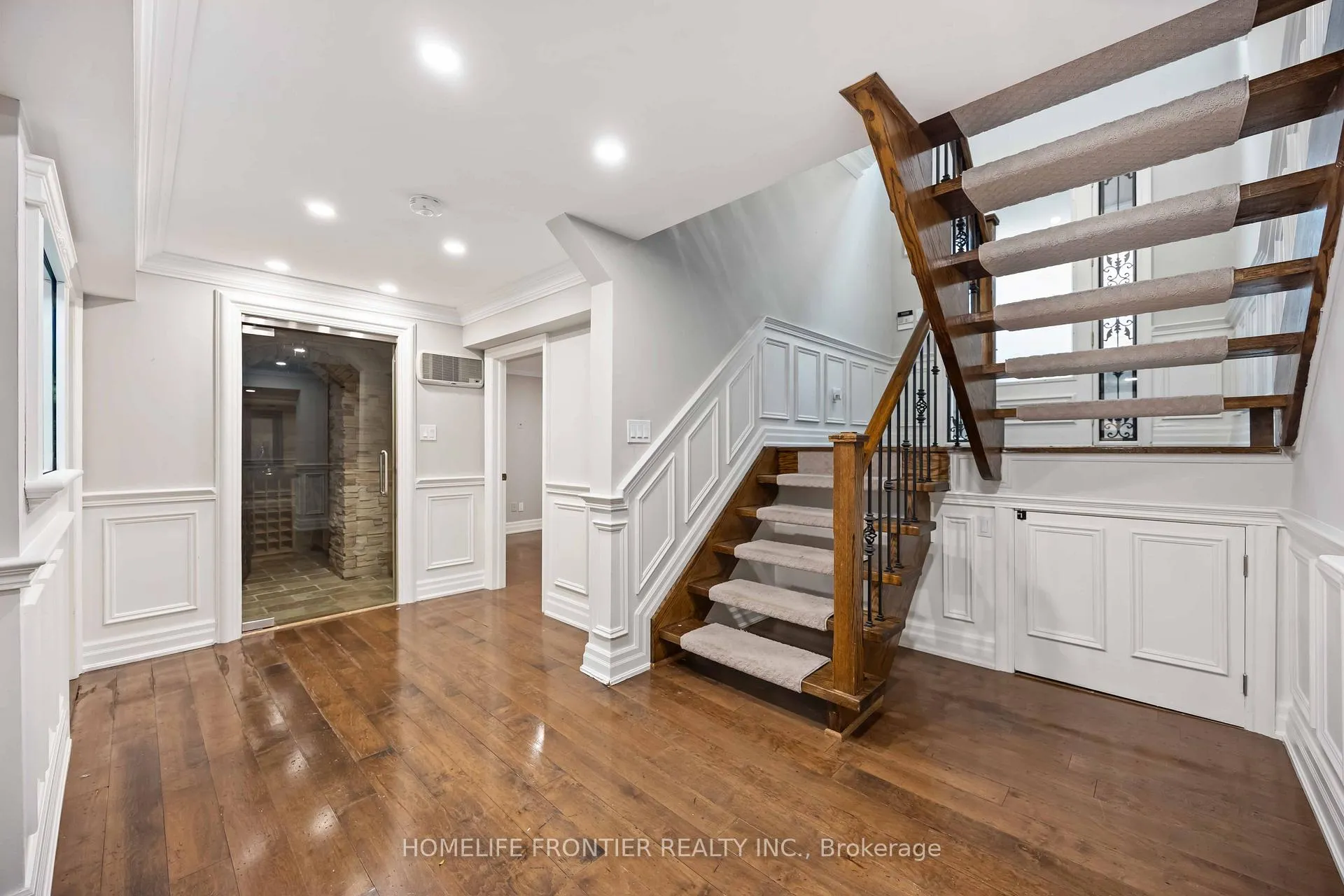 Photo 25 of 192 Kimber Crescent W, Vaughan, East Woodbridge — HOMEH