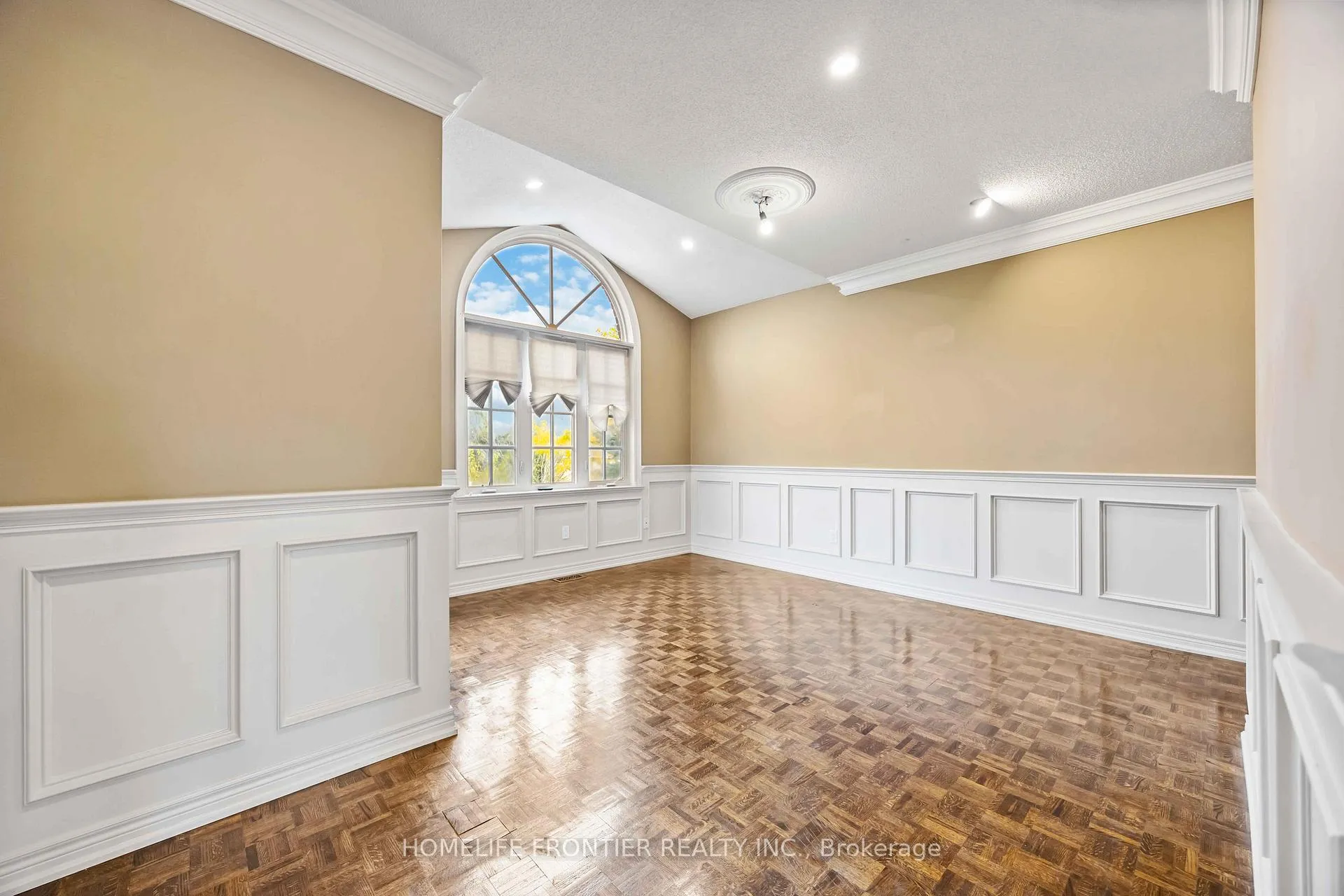 Photo 29 of 192 Kimber Crescent W, Vaughan, East Woodbridge — HOMEH