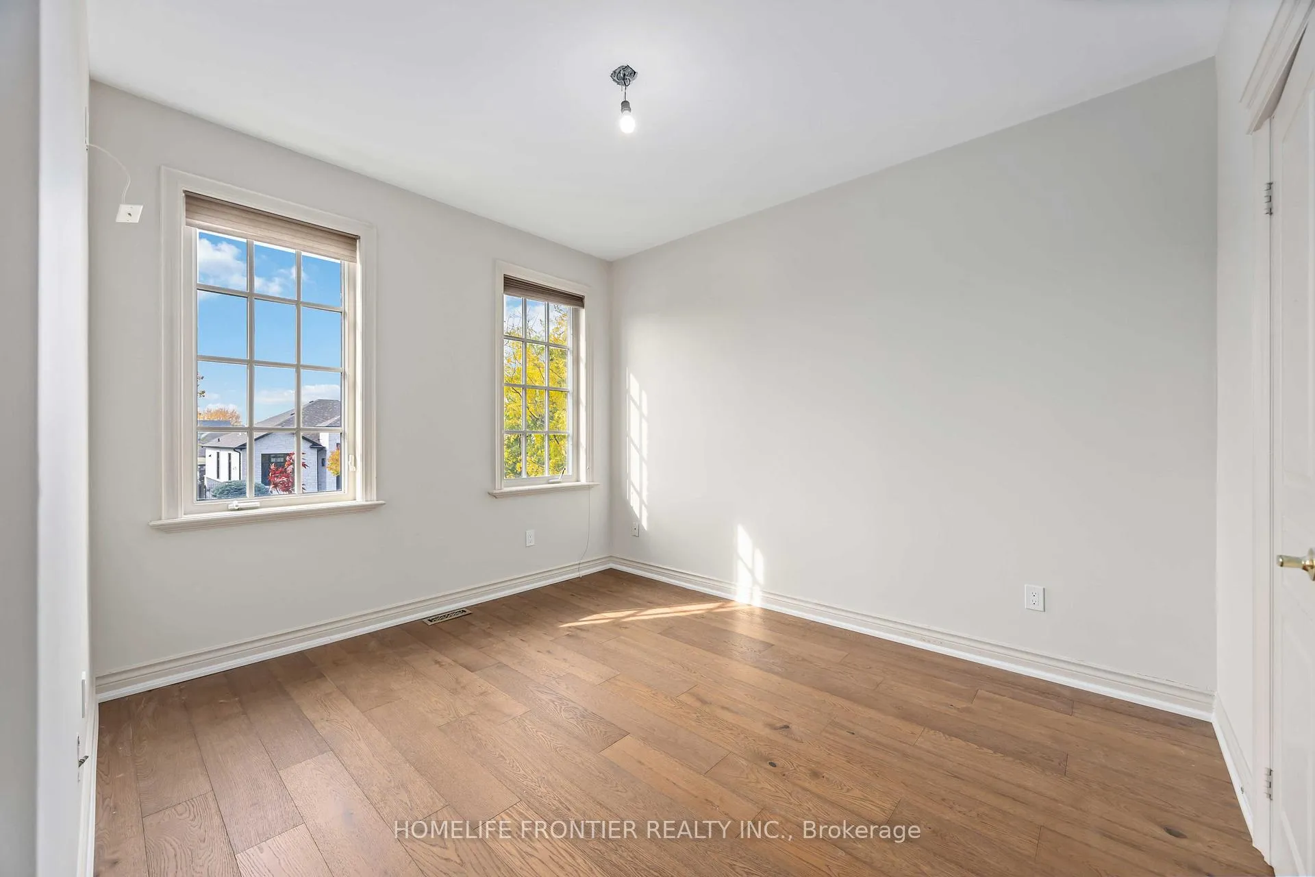 Photo 32 of 192 Kimber Crescent W, Vaughan, East Woodbridge — HOMEH