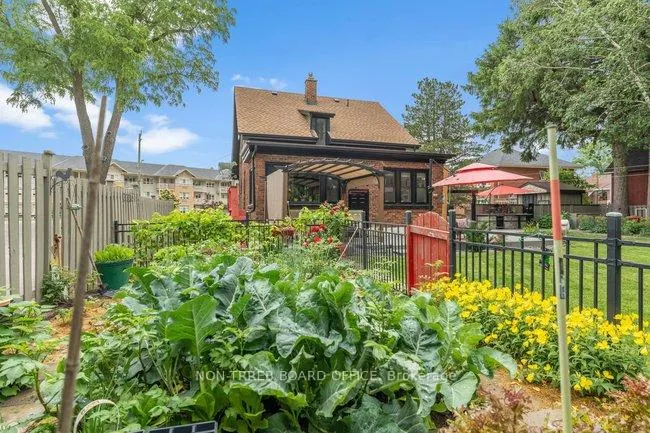 Photo 6 of 65 King Edward Street, Brant, Paris — HOMEH