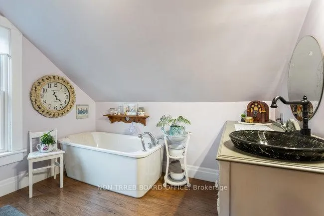 Photo 17 of 65 King Edward Street, Brant, Paris — HOMEH