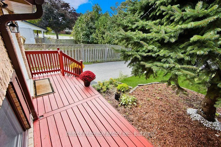 Photo 3 of 1317 Fundy Court, Oshawa, Lakeview — HOMEH