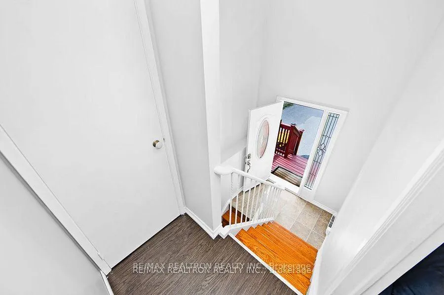 Photo 4 of 1317 Fundy Court, Oshawa, Lakeview — HOMEH