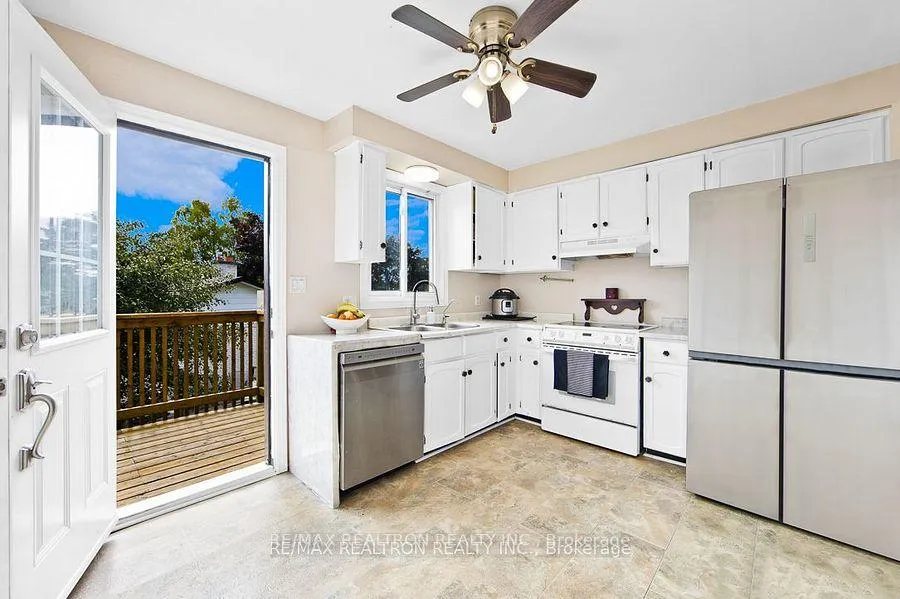 Photo 9 of 1317 Fundy Court, Oshawa, Lakeview — HOMEH