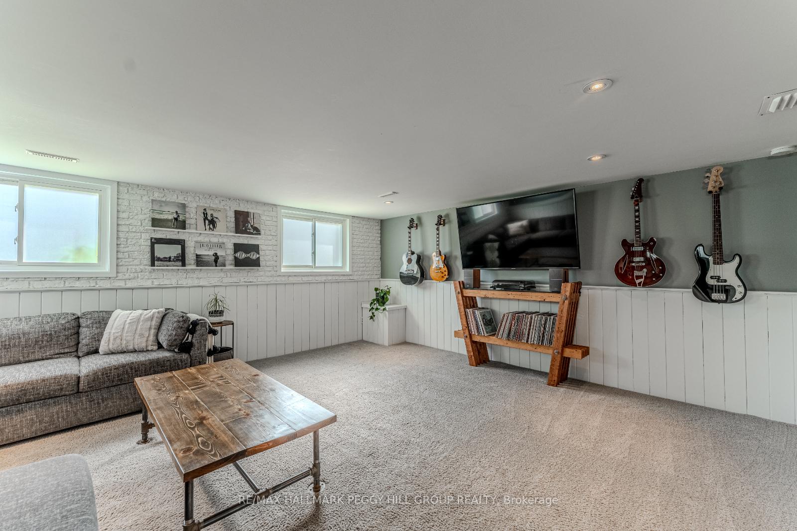 Photo 11 of 40 McConkey Place, Barrie, Allandale Heights — HOMEH