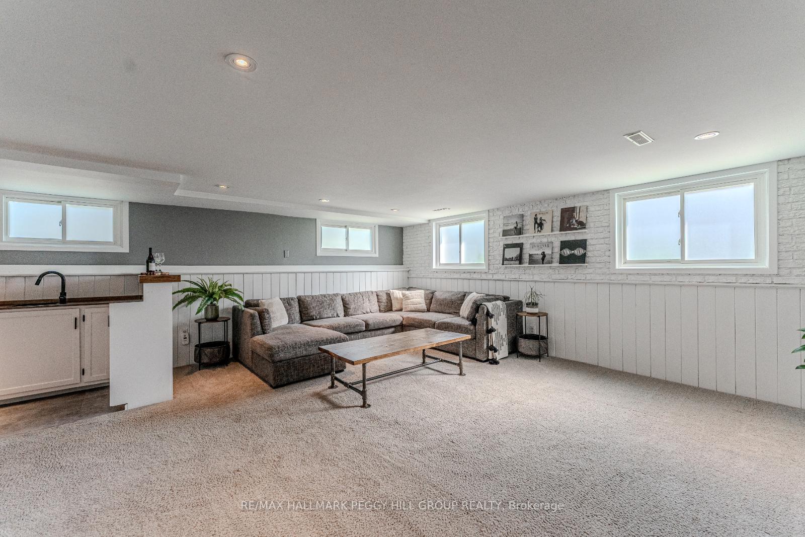 Photo 12 of 40 McConkey Place, Barrie, Allandale Heights — HOMEH