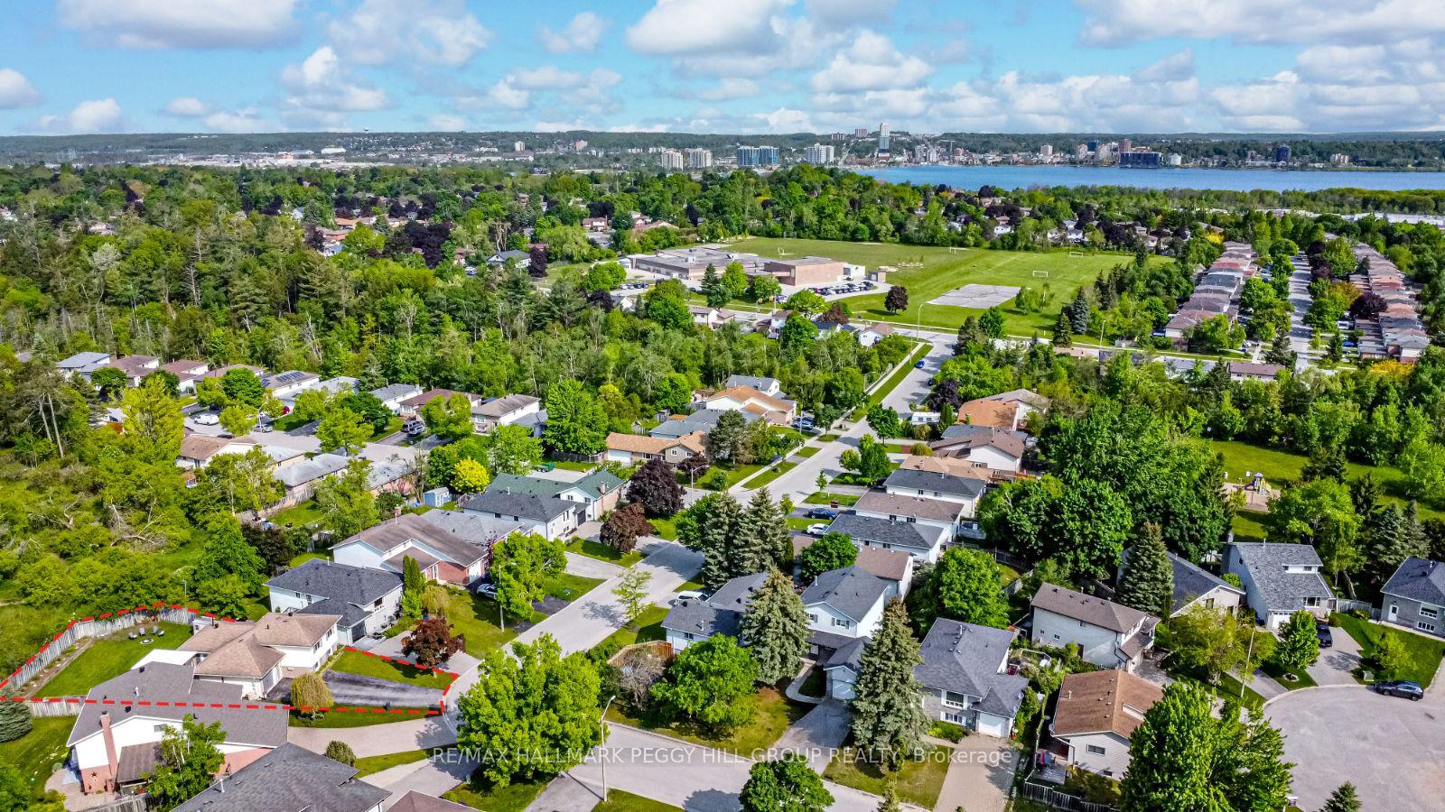 Photo 21 of 40 McConkey Place, Barrie, Allandale Heights — HOMEH