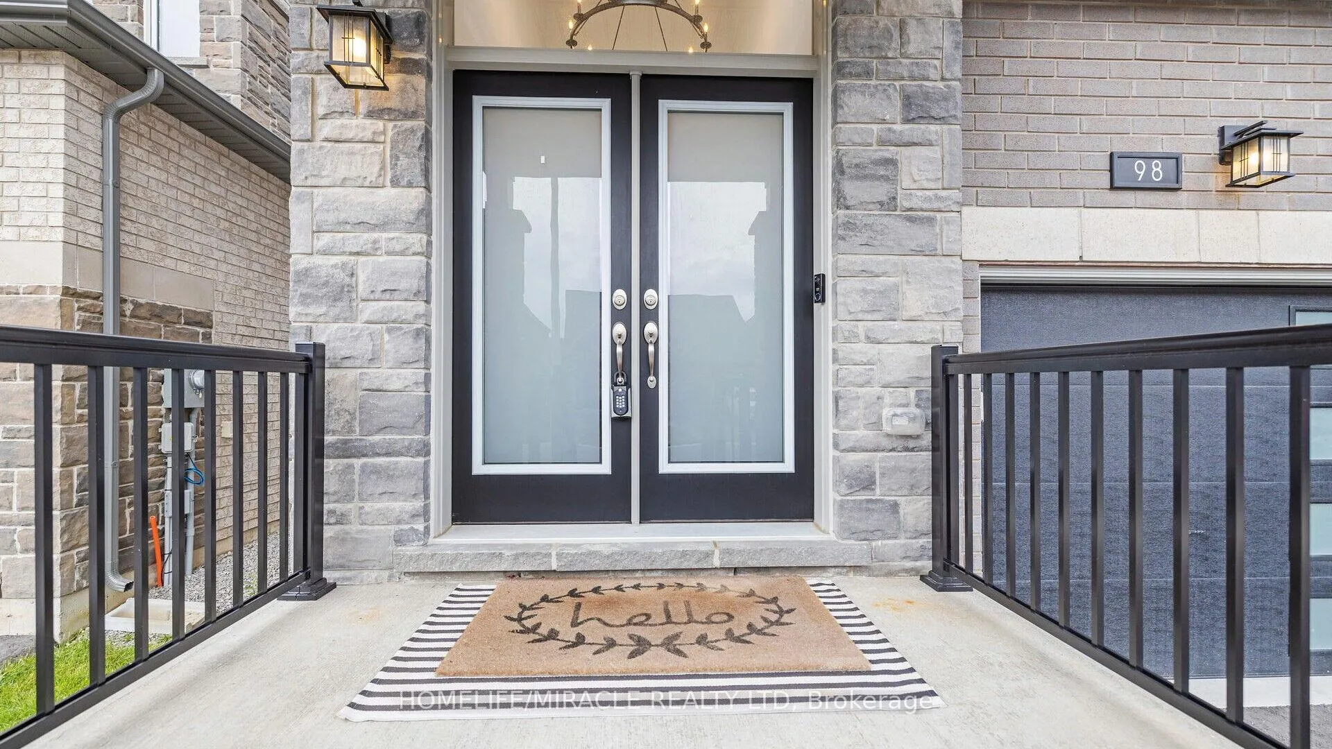 Photo 2 of 98 Franklin Trail, Barrie, Rural Barrie Southwest — HOMEH