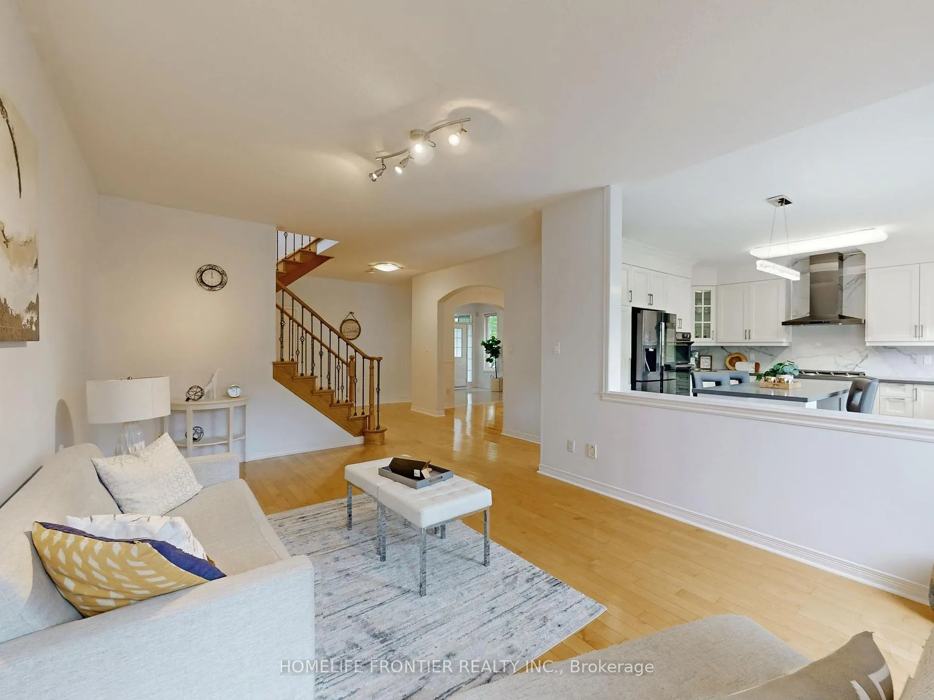 Photo 5 of 33 Irish Rose Drive, Markham, Berczy — HOMEH