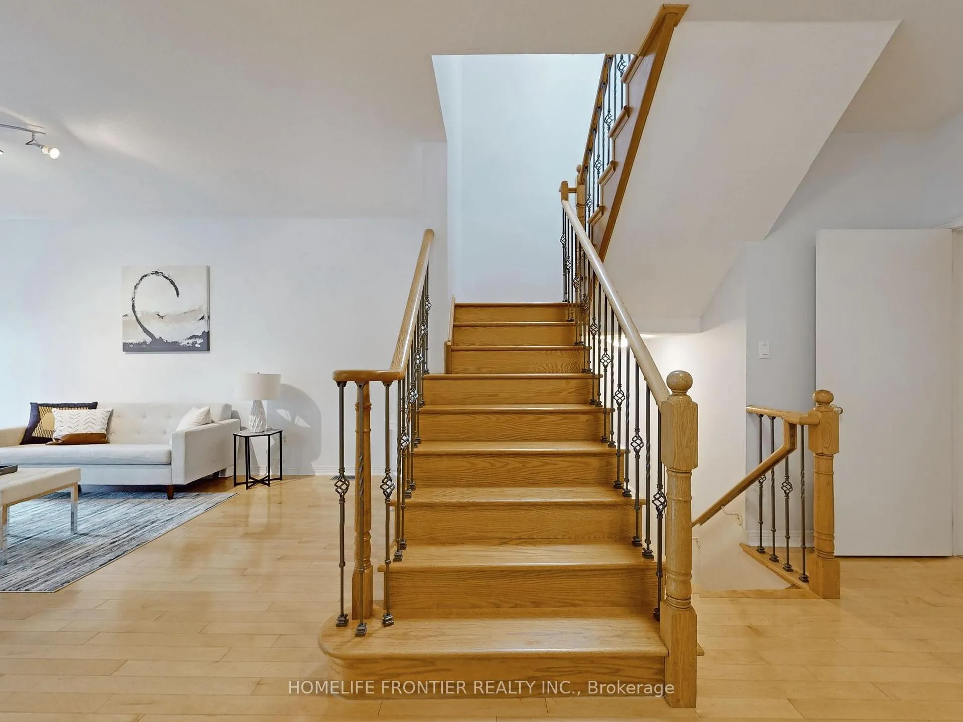 Photo 17 of 33 Irish Rose Drive, Markham, Berczy — HOMEH