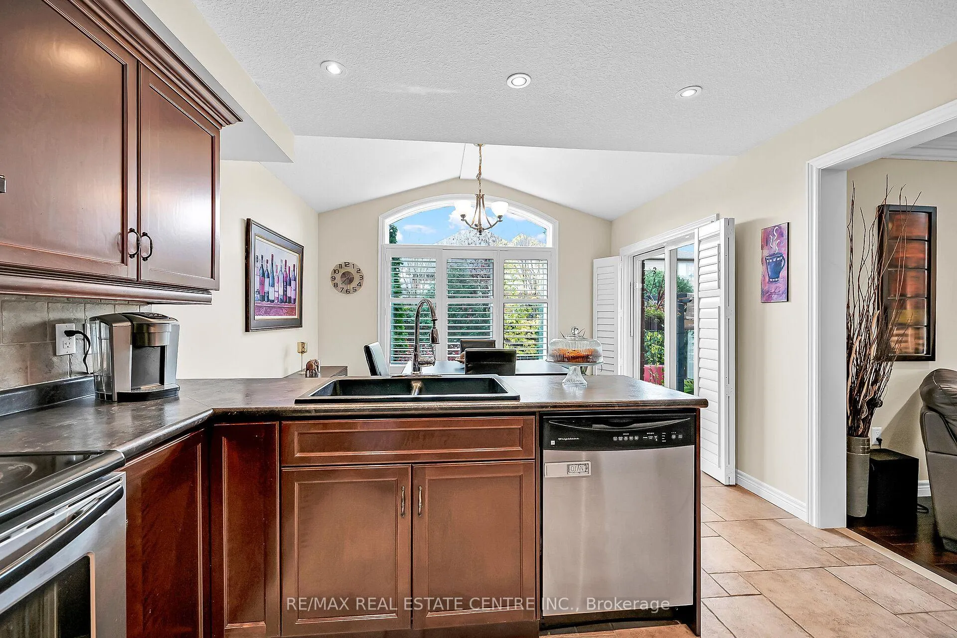 Photo 14 of 226 Tanglewood Drive, Hamilton, Binbrook — HOMEH