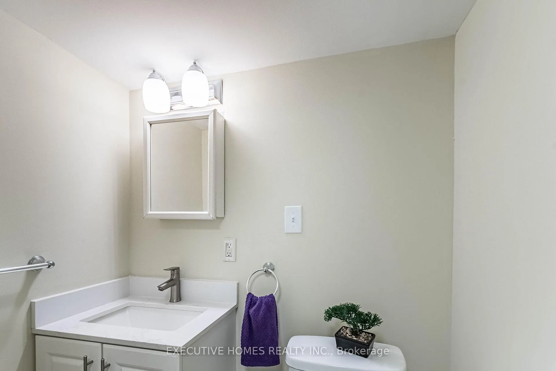 Photo 33 of 63 Audrey Street, Hamilton, Eastmount — HOMEH