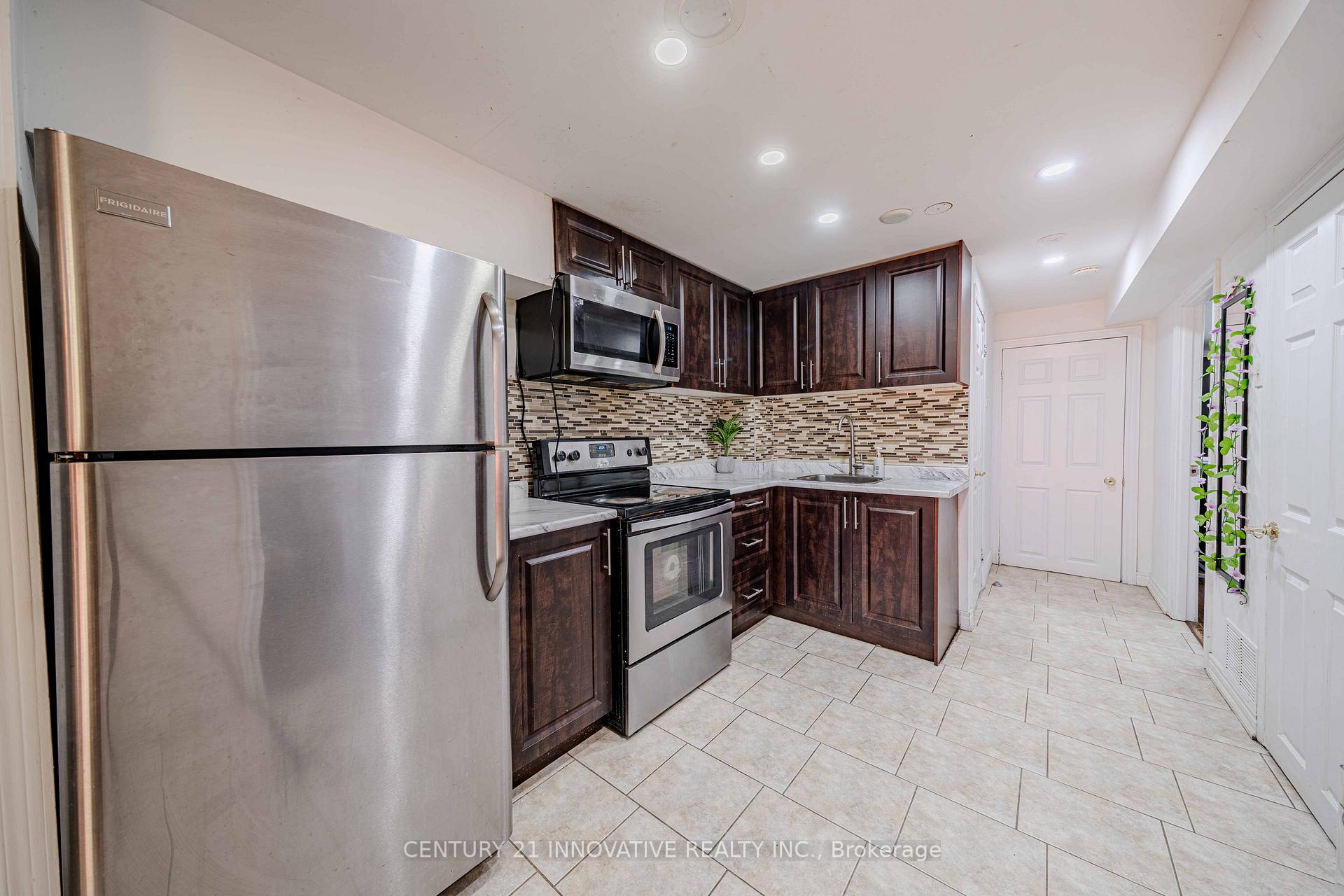 Photo 32 of 122 Cutters Crescent, Brampton, Fletcher's West — HOMEH