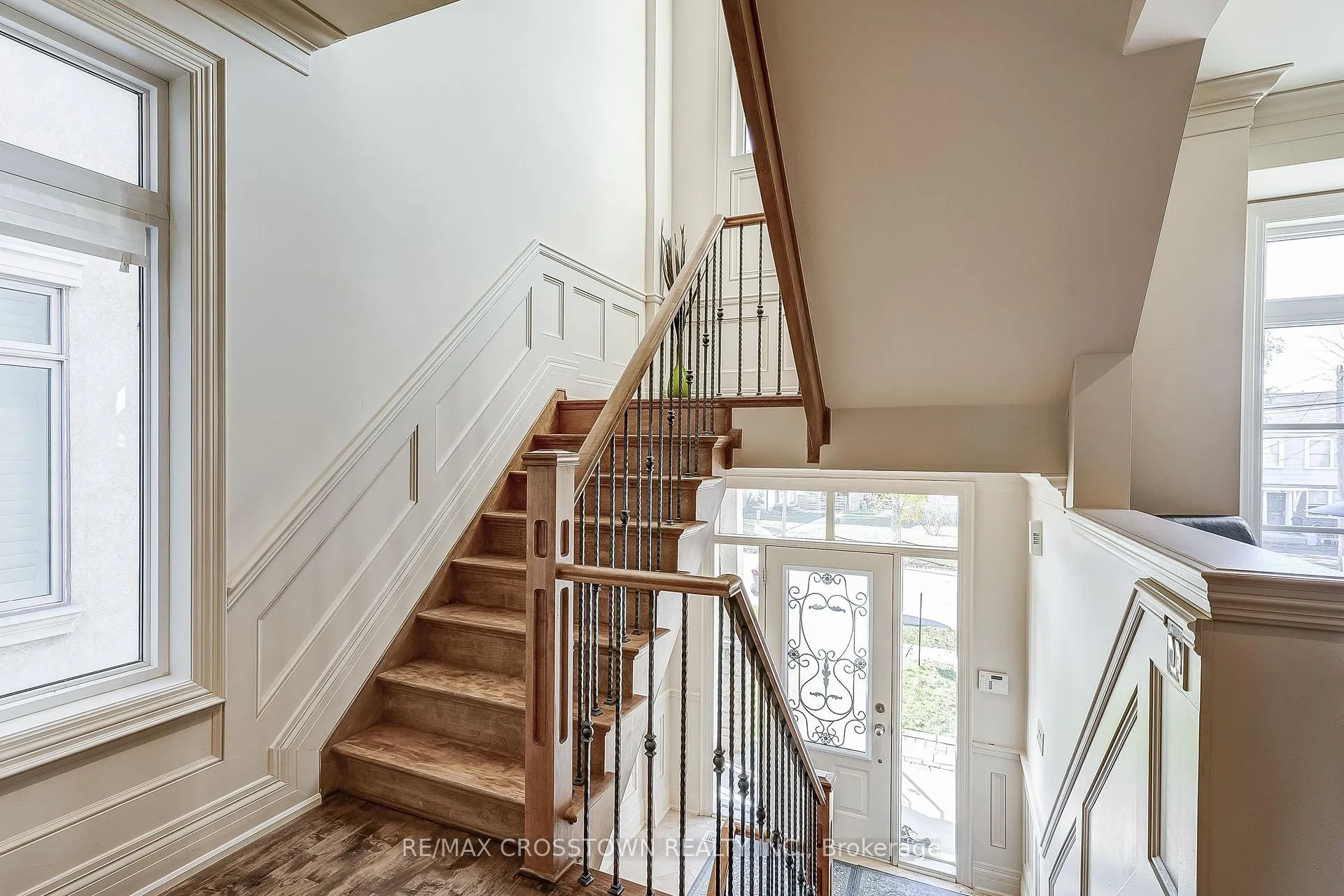 Photo 3 of 8293 Kipling Avenue, Vaughan, West Woodbridge — HOMEH