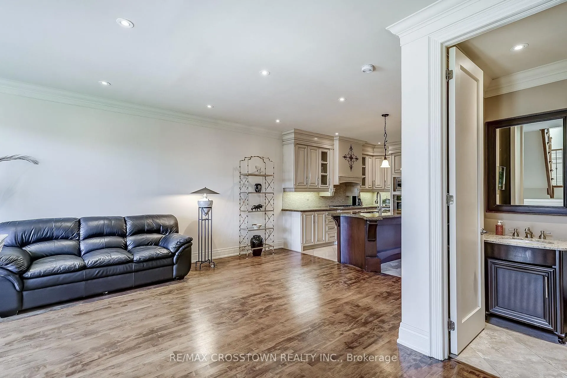 Photo 4 of 8293 Kipling Avenue, Vaughan, West Woodbridge — HOMEH