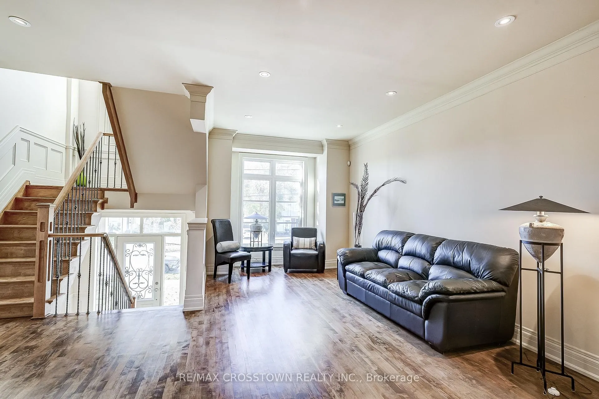 Photo 5 of 8293 Kipling Avenue, Vaughan, West Woodbridge — HOMEH