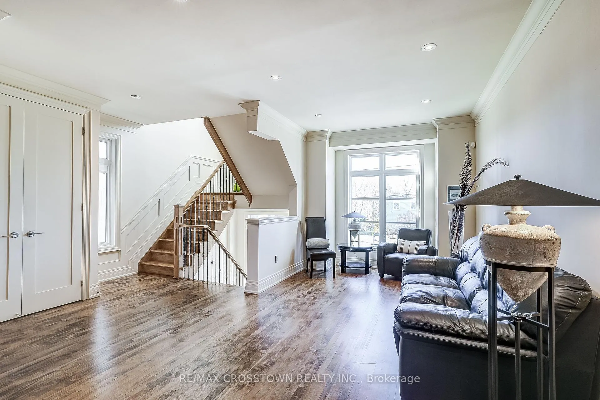 Photo 6 of 8293 Kipling Avenue, Vaughan, West Woodbridge — HOMEH