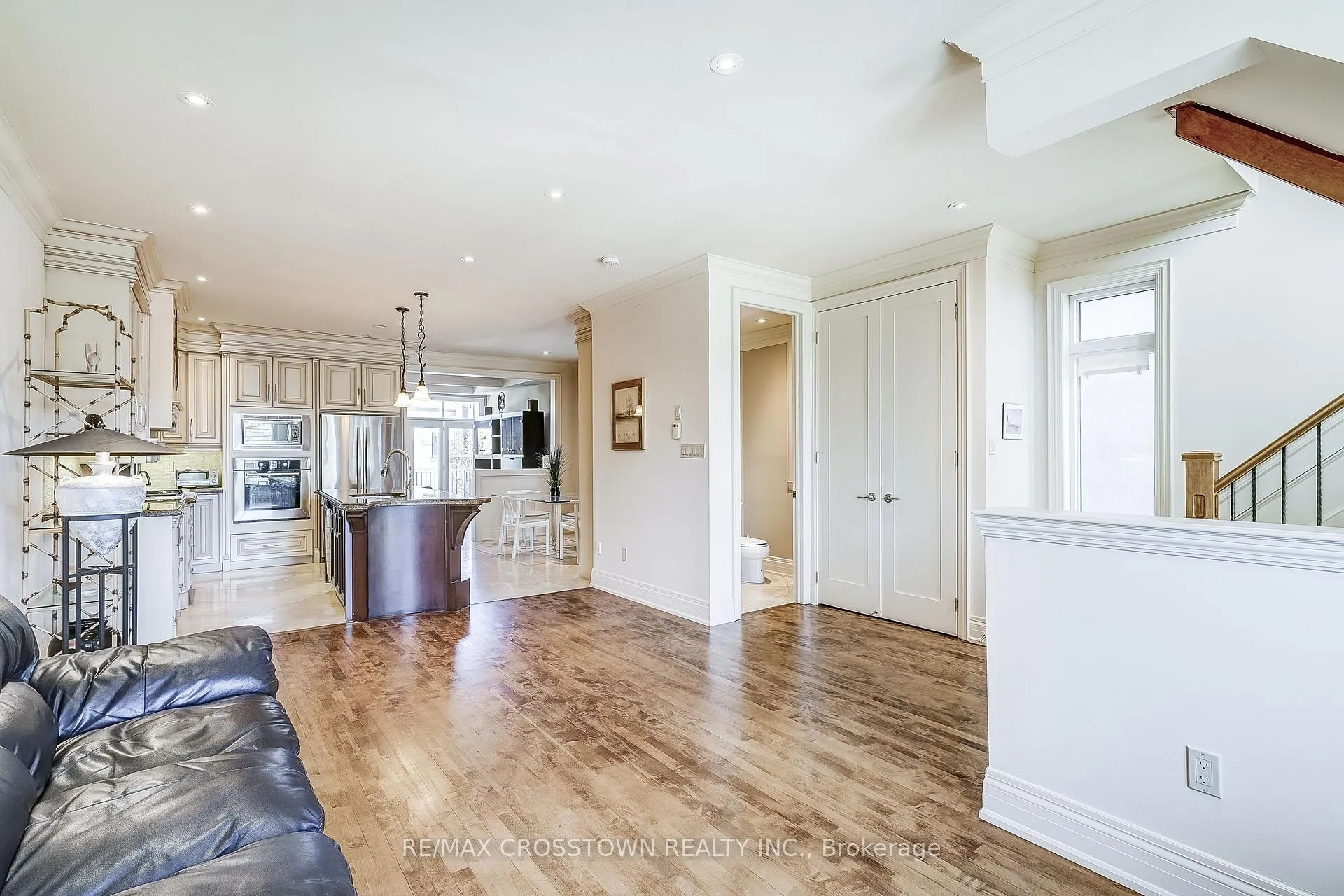 Photo 7 of 8293 Kipling Avenue, Vaughan, West Woodbridge — HOMEH