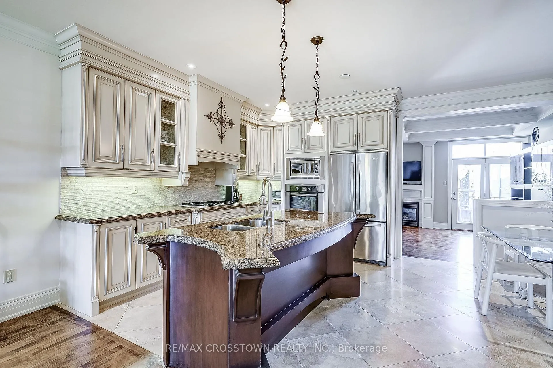 Photo 8 of 8293 Kipling Avenue, Vaughan, West Woodbridge — HOMEH