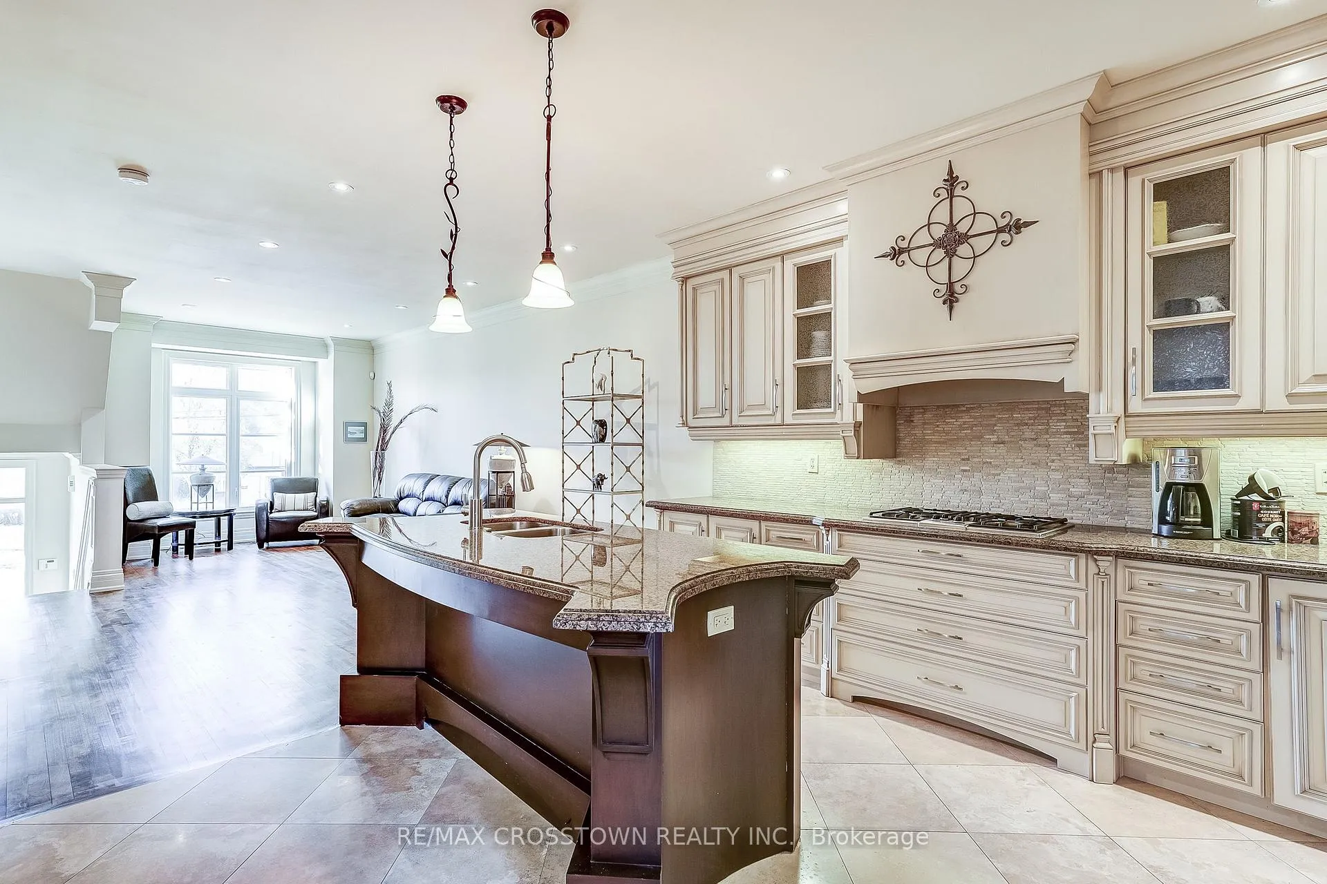 Photo 9 of 8293 Kipling Avenue, Vaughan, West Woodbridge — HOMEH