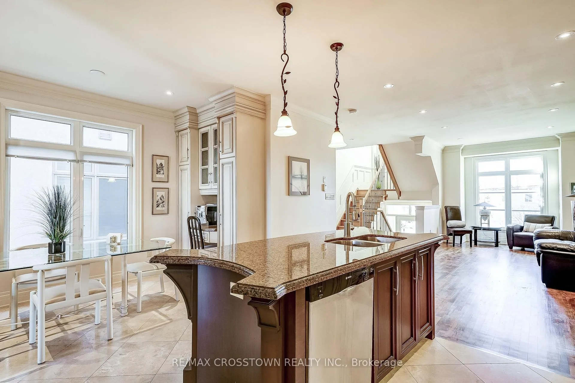 Photo 10 of 8293 Kipling Avenue, Vaughan, West Woodbridge — HOMEH