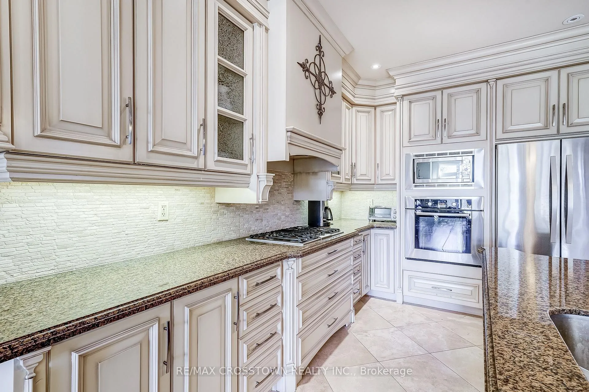 Photo 12 of 8293 Kipling Avenue, Vaughan, West Woodbridge — HOMEH