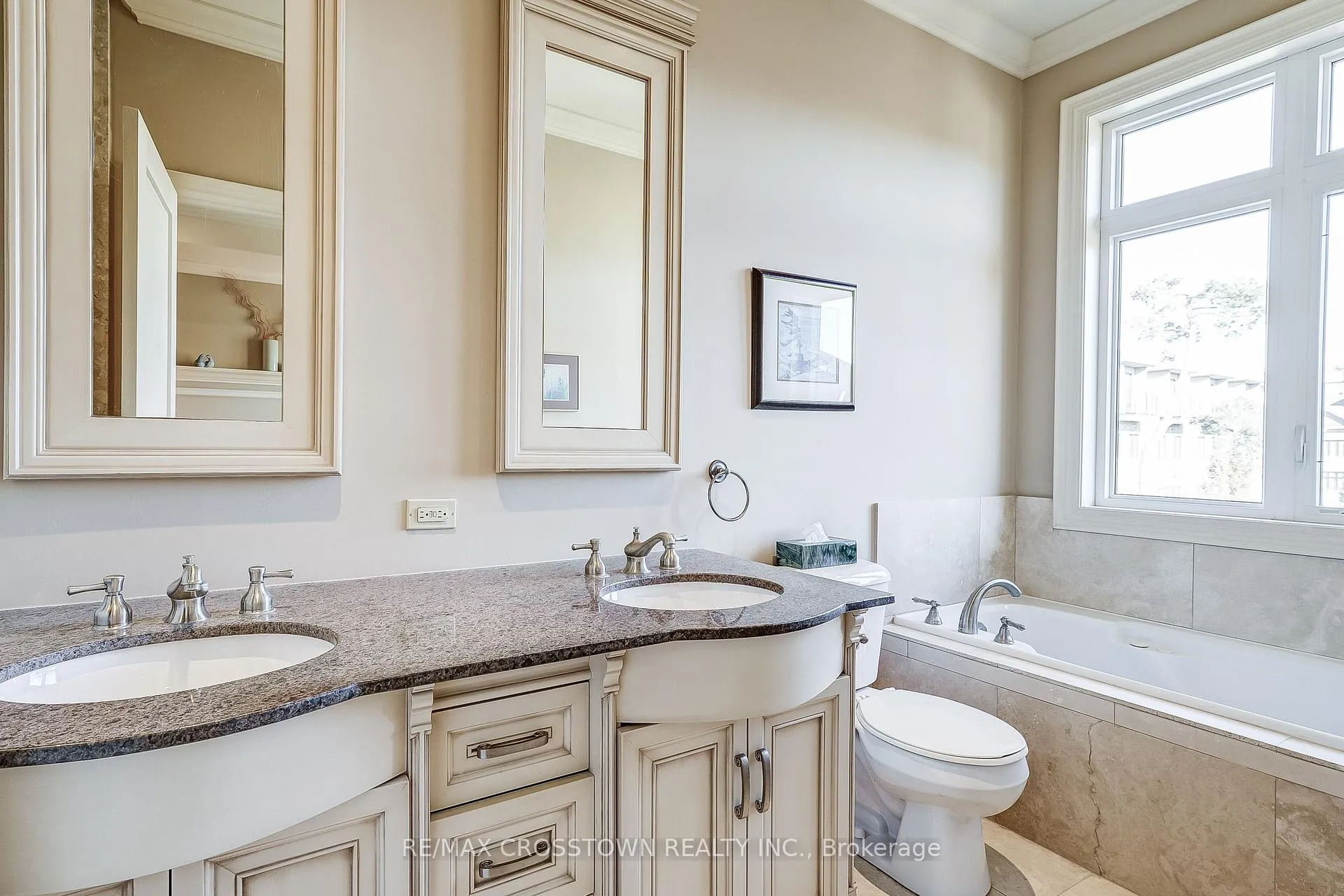 Photo 24 of 8293 Kipling Avenue, Vaughan, West Woodbridge — HOMEH