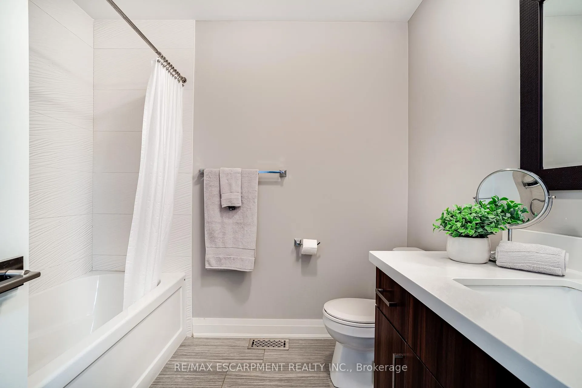 Photo 30 of 201 Hatt Street, Hamilton, Dundas — HOMEH