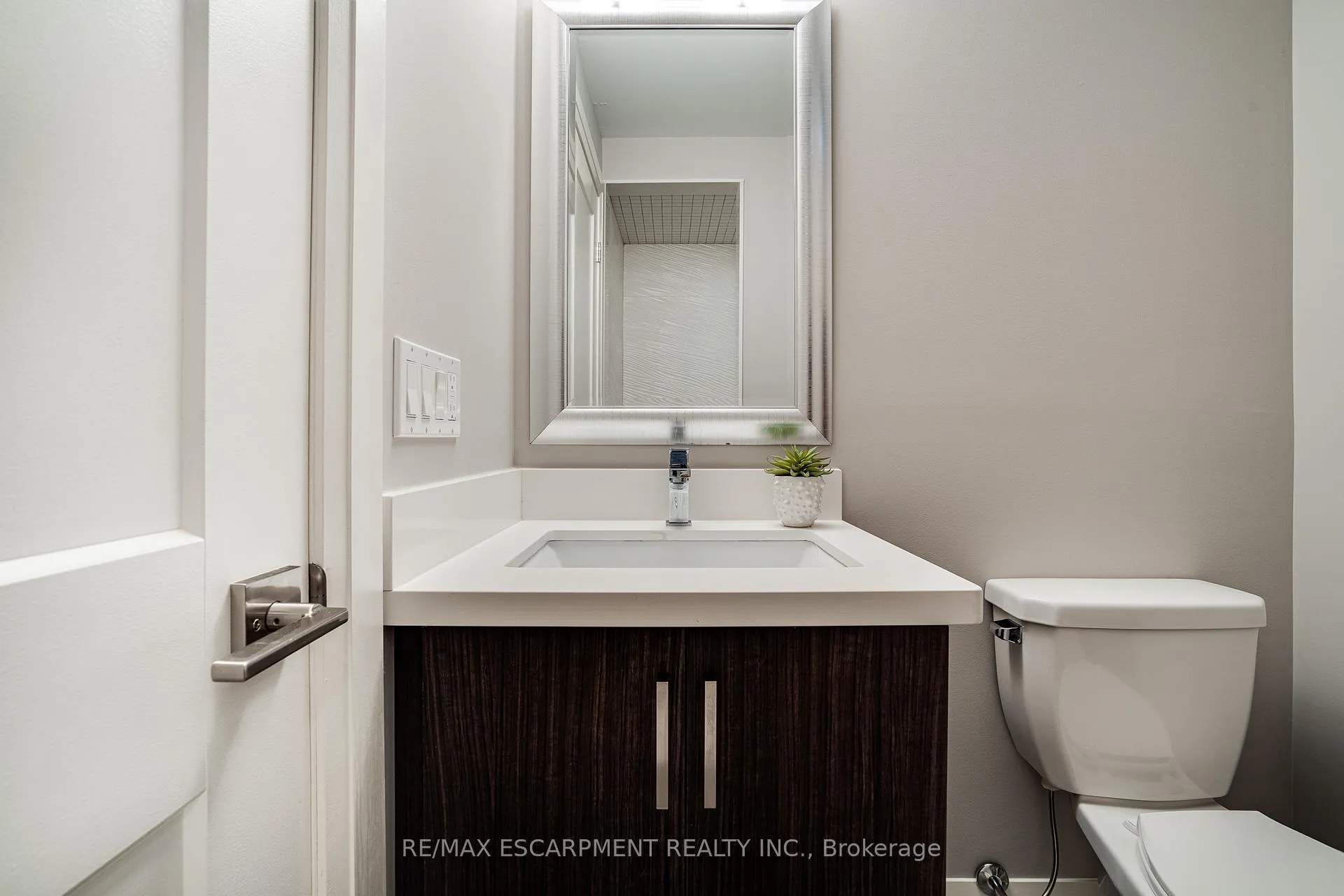 Photo 35 of 201 Hatt Street, Hamilton, Dundas — HOMEH