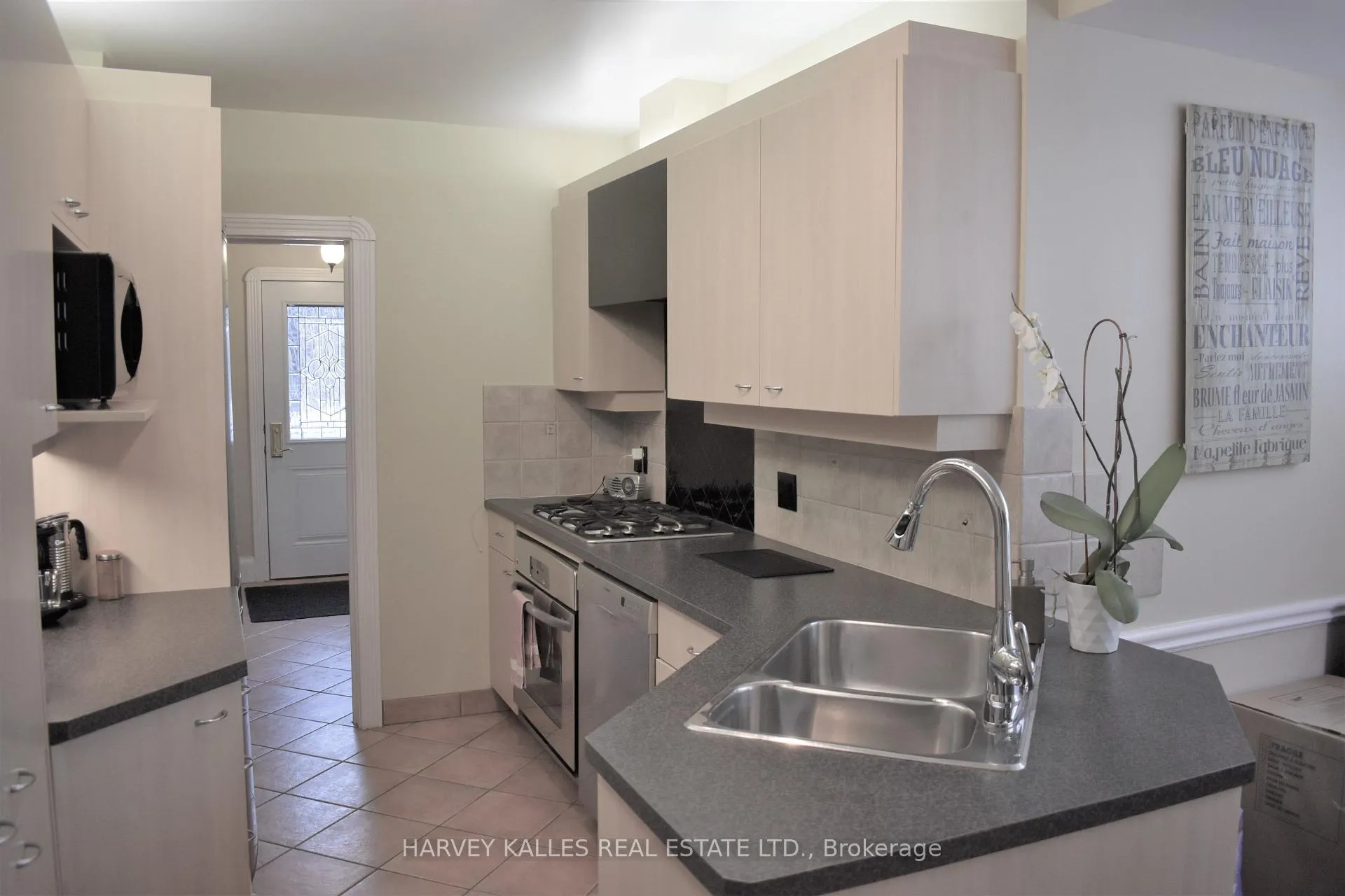 Photo 7 of 85 Yonge Boulevard, Toronto, Bedford Park-Nortown — HOMEH