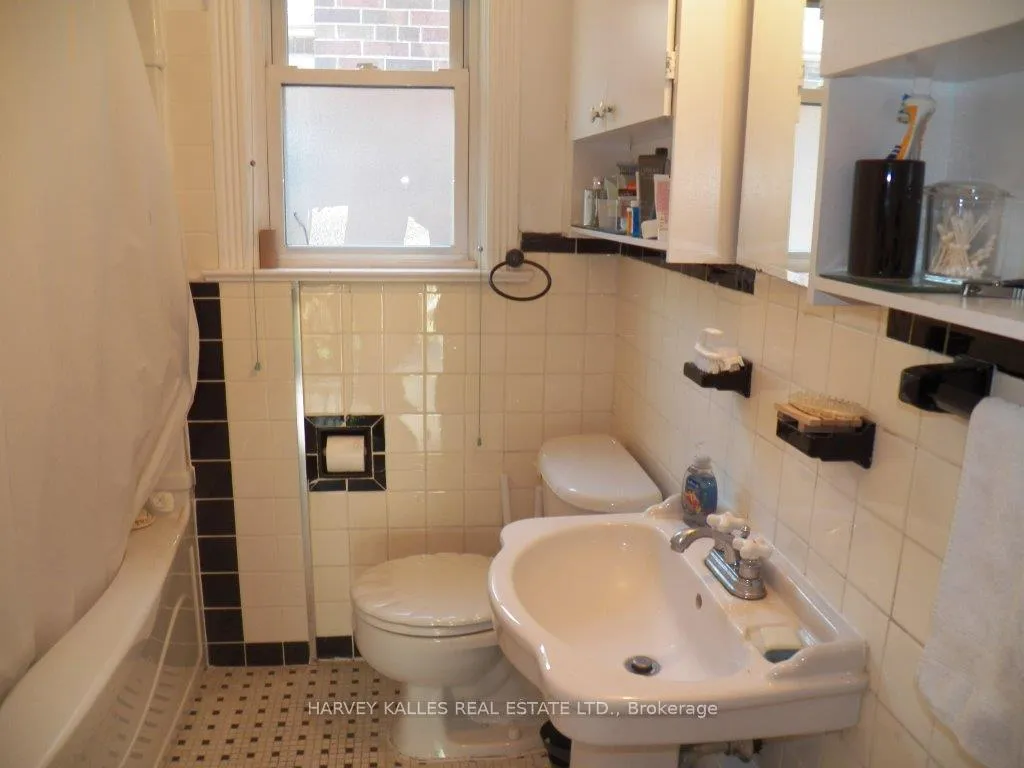 Photo 15 of 85 Yonge Boulevard, Toronto, Bedford Park-Nortown — HOMEH