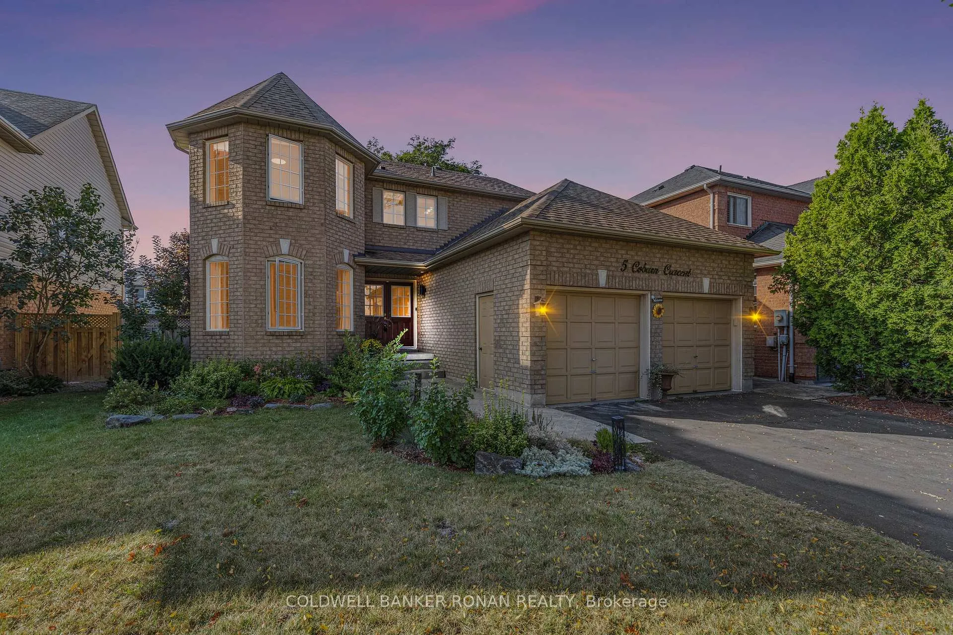 Photo 2 of 5 Coburn Crescent, New Tecumseth, Beeton — HOMEH