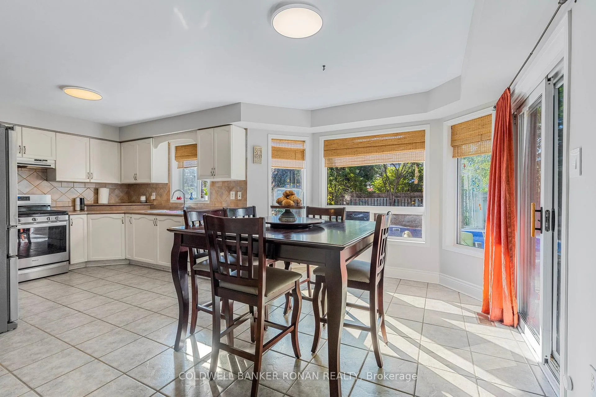 Photo 8 of 5 Coburn Crescent, New Tecumseth, Beeton — HOMEH
