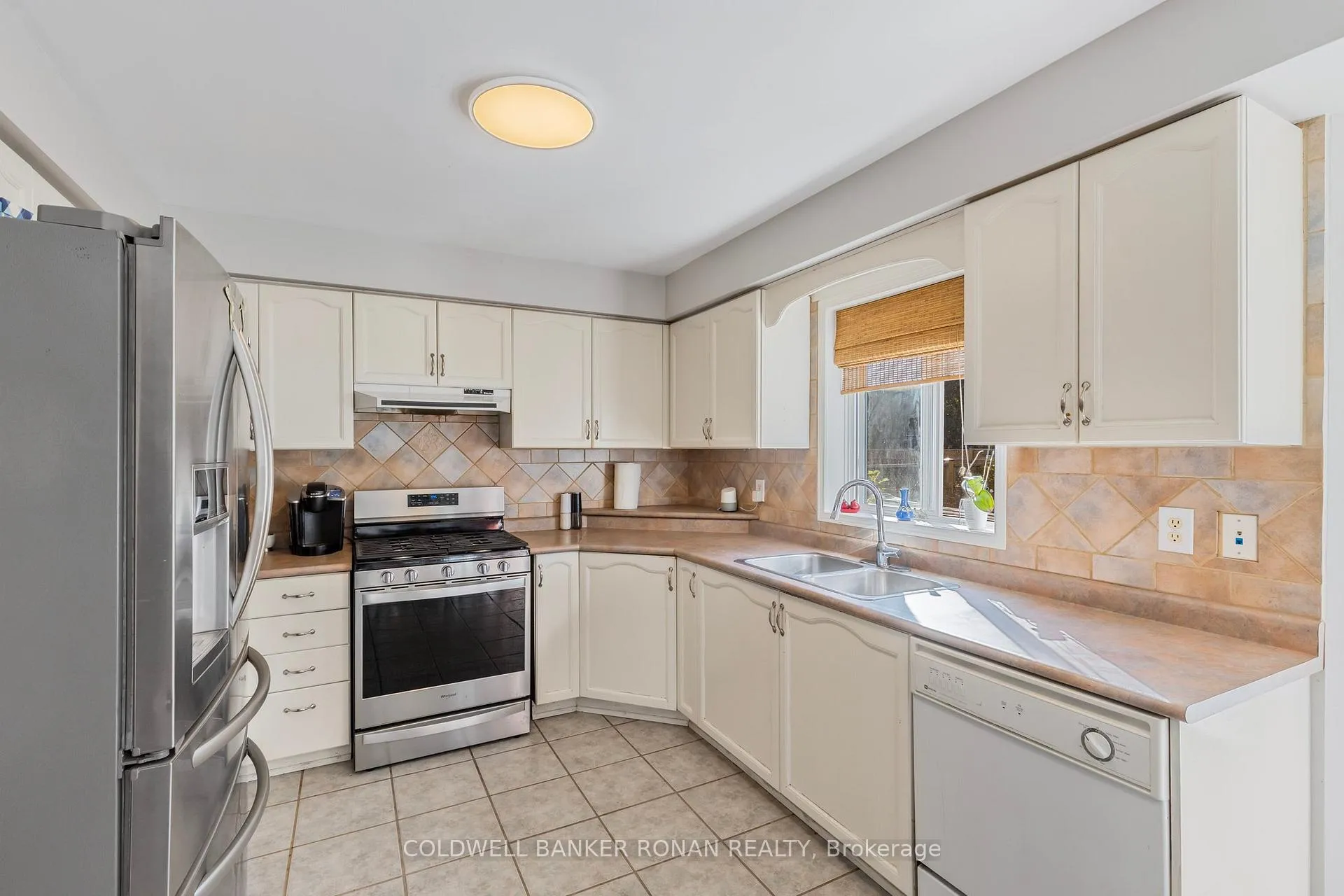 Photo 9 of 5 Coburn Crescent, New Tecumseth, Beeton — HOMEH