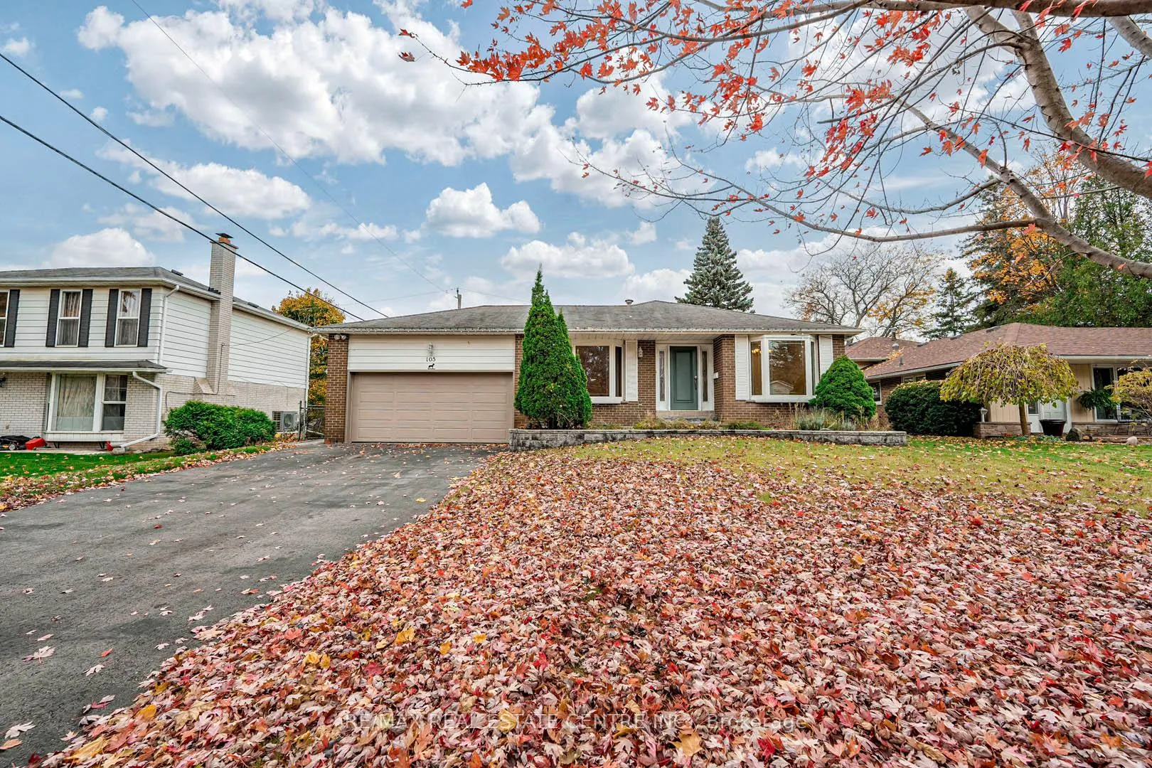 Photo 2 of 105 Drakefield Road, Markham, Bullock — HOMEH