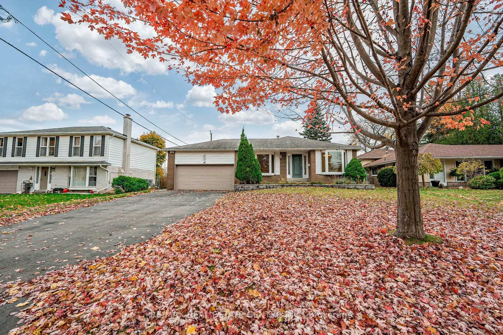 Photo 3 of 105 Drakefield Road, Markham, Bullock — HOMEH