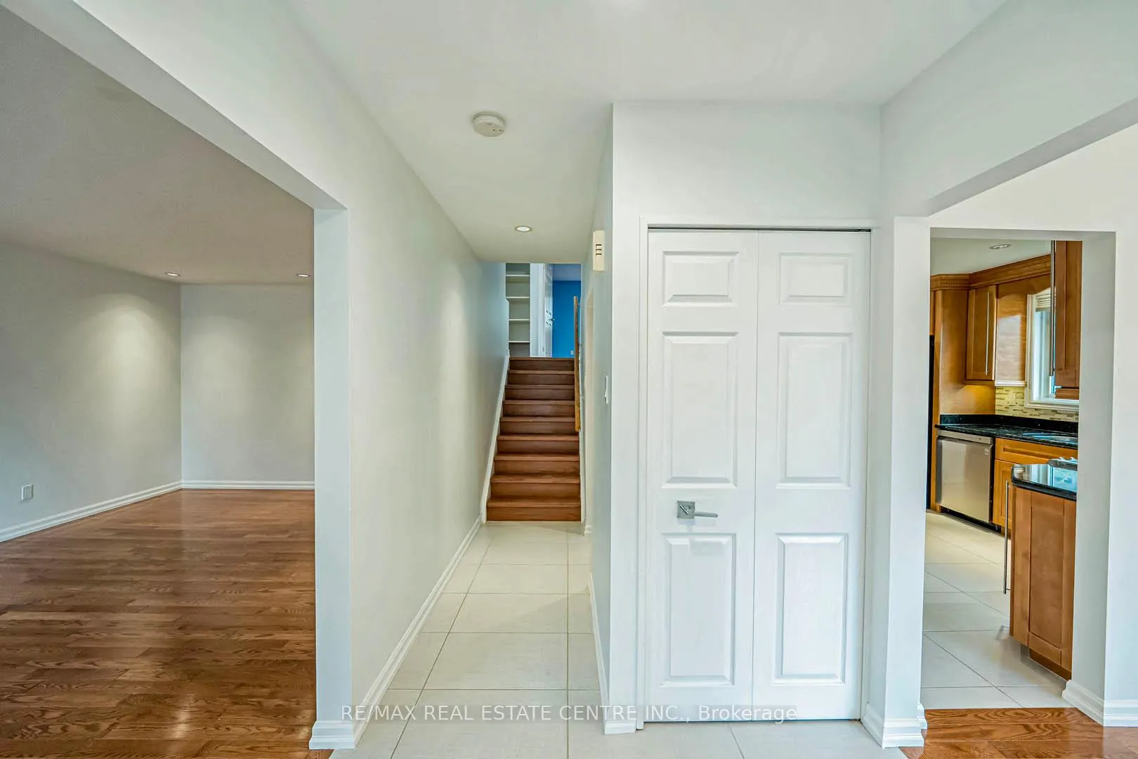 Photo 7 of 105 Drakefield Road, Markham, Bullock — HOMEH