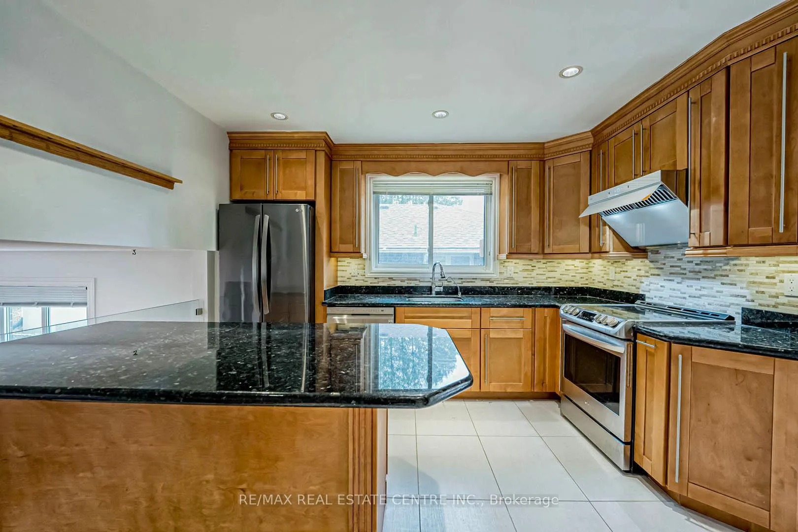 Photo 13 of 105 Drakefield Road, Markham, Bullock — HOMEH