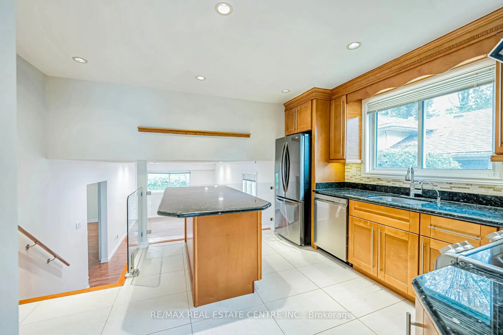 Photo 14 of 105 Drakefield Road, Markham, Bullock — HOMEH